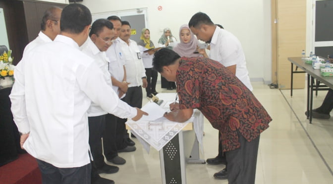 Suasana penandatanganan kontrak pekerjaan tahun 2020 wilayah Sumatera di Kantor Balai Wilayah Sungai (BWS) Sumatera V