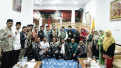 Bupati Tanah Datar, Eka Putra foto bareng dengan Pengurus Muhammadiyah dan Aisyiyah Pabasko