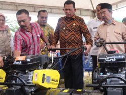 Gubernur Kepri Serahkan Bantuan Alat Pertanian di Tembesi, Kota Batam