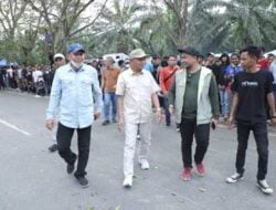 Bupati Asahan, H. Surya tutup Kejuaraan Drag Bike yang diadakan Ikatan Komunikasi Mahasiswa Asahan (IKMA) di Pabrik Benang Kisaran