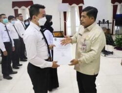 Sekjen Kemendagri, Suhajar Diantoro saat penutupan Pendidikan dan Pelatihan (Diklat) Penyusunan Dokumen Perencanaan dalam Penerapan SPM Angkatan I dan II di Pusat Pengembangan Sumber Daya Manusia (PPSDM) Regional Yogyakarta