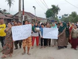 Jalan Tak Kunjung Diperbaiki, Emak-emak Desa Serdang Protes ke Bupati Asahan