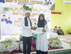 Wakil Bupati Pasaman Barat, Risnawanto serahkan hadiah juara Festival Tahfiz Ramadhan Tingkat Sumbar