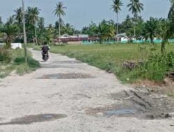 Para Pemudik di Asahan Kecewa Jalan Desa Serdang Tak Kunjung Diperbaiki