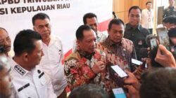 Mendagri Muhammad Tito Karnavian beri keterangan pers di Kota Batam