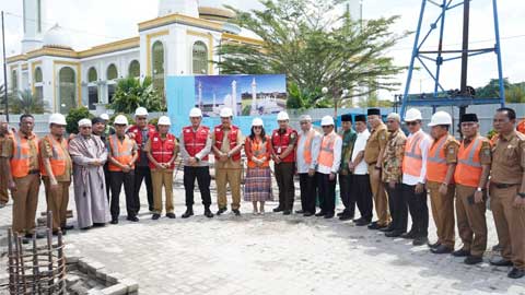 Peletakan batu pertama Pembangunan Menara Masjid Agung H Achmad Bakrie Kisaran