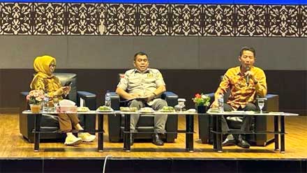 Senator asal Lampung, Bustami Zainudin pada Temu Wicara Pekan Nasional Kontak Tani dan Nelayan Andalan (Penas KTNA) XVI di Kota Padang