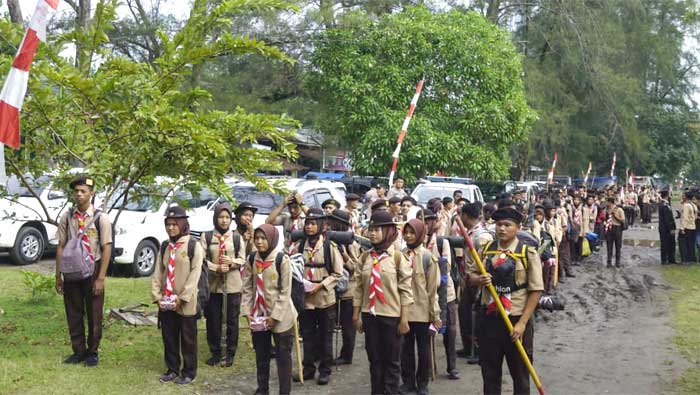 161 Pramuka Saka Bhayangkara melakukan Long March sepanjang 45 km dengan garis start dari Muaro Sasak ke Pantai Sikabau.