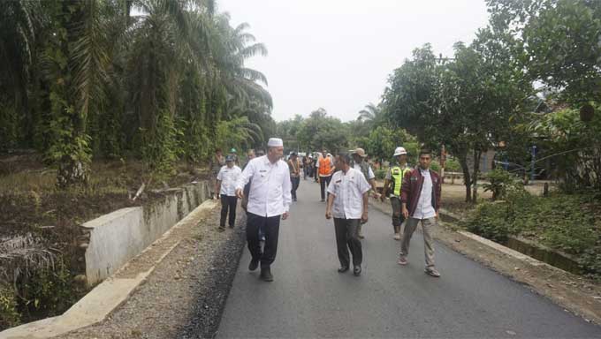 Bupati Pasbar Tinjau Progres Peningkatan Jalan Tombang Padang-Silayang Mudik