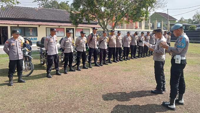 Kasat Binmas Polres Way Kanan bersama Sipropam Cek Barang Inventaris Personel Bhabinkamtibmas