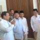 Sugianto, Sekretaris DPC Kabupaten Blitar (Kanan) saat menyambut Capres Prabowo Subianto