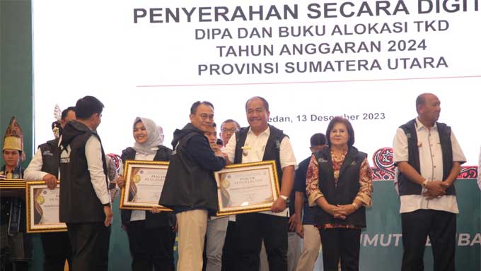 Asahan Terima Penghargaan Pemda dengan Penyaluran Dana Desa Terbaik Tahun 2023 di Sumut