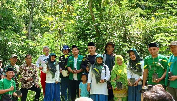 Alumni PKD-III PAC GP Ansor Candimulyo Adakan Gerakan Penanaman 300 Pohon untuk Sumber Kehidupan