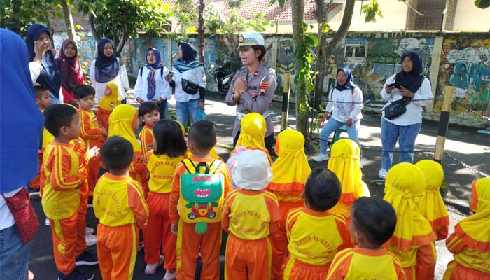 Edukasi, Puluhan Anak PAUD Alkautsar Bondowoso Kunjungi Satlantas Polresta Magelang