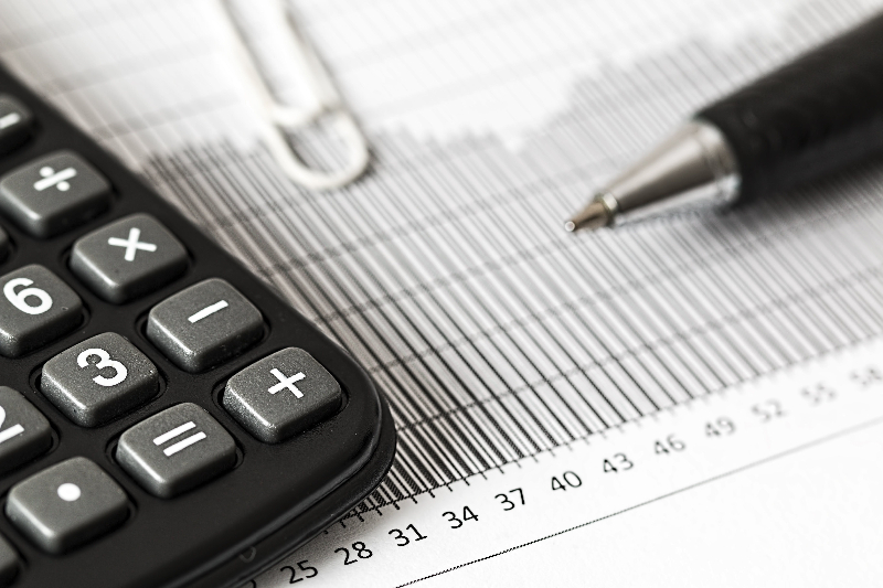 Ilustrasi Saham dan Investasi untuk Alokasikan Keuangan (foto: Pexels/Pixabay)