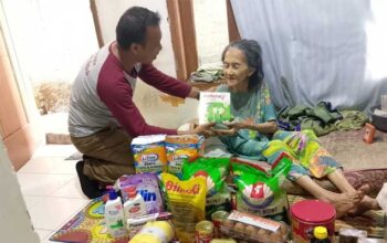 Kemensos Bantu Lansia Sebatangkara di Bogor