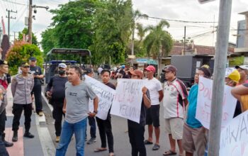 KALBI dan GPI Gelar Aksi Damai di Depan Polres Blitar Kota, Gaungkan Netralitas Polri