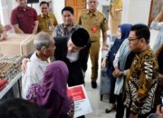 Kemensos bersama Komisi VIII DPR RI Salurkan Bantuan di Tangerang