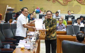 Rapat Pleno Raker Pengambilan Keputusan Hasil Pembahasan RUU tentang Provinsi Daerah Khusus Jakarta di Ruang Rapat Badan Legislasi (Baleg) DPR RI