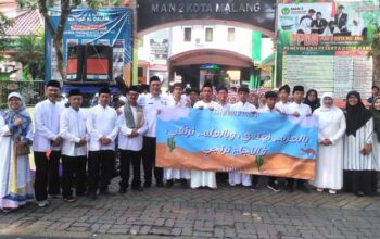 Rombongan tim pawai Ramadan MAN 2 Kota Malang