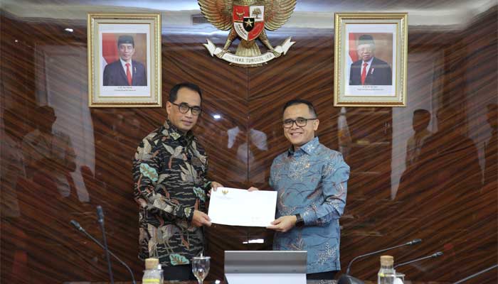 Menteri Perhubungan Budi Karya Sumadi bersama Menteri PANRB, Abdullah Azwar Anas